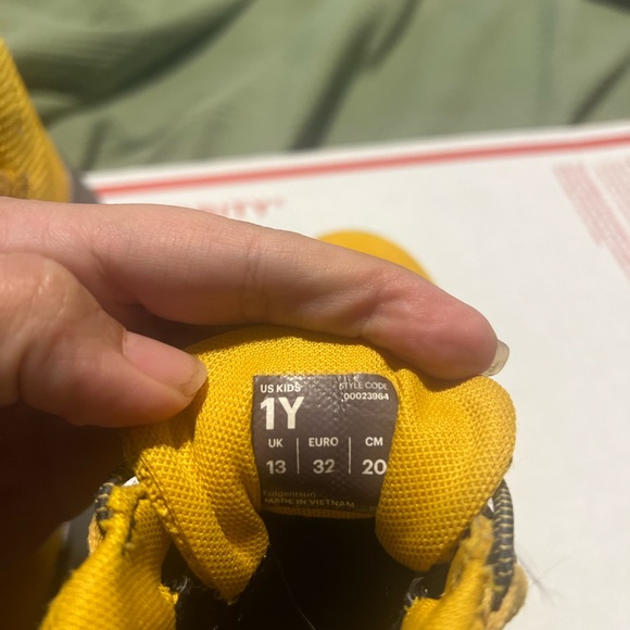 REI Co-op Flash Hiking Boots Yellow & Grey Kids 
Size 1 - Picture 8 of 9